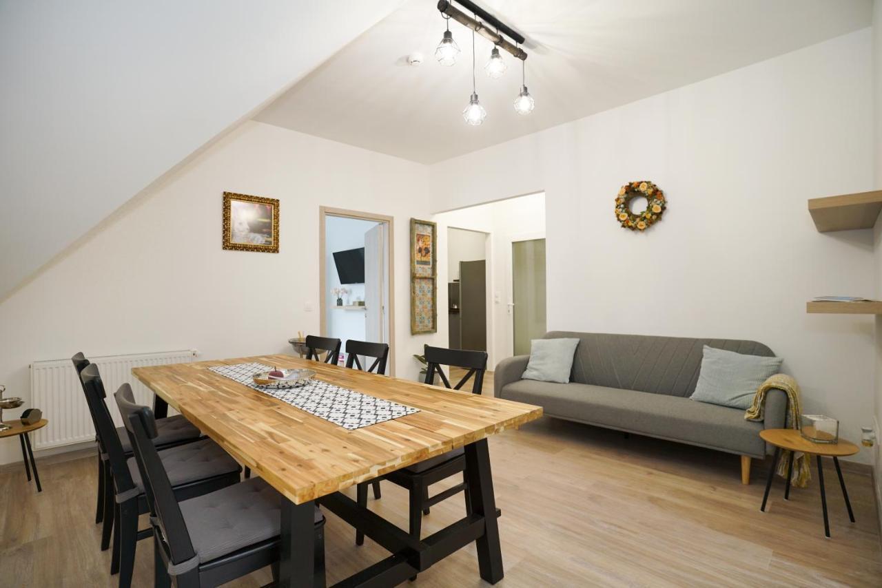 Koffer Apartman Eger Buitenkant foto