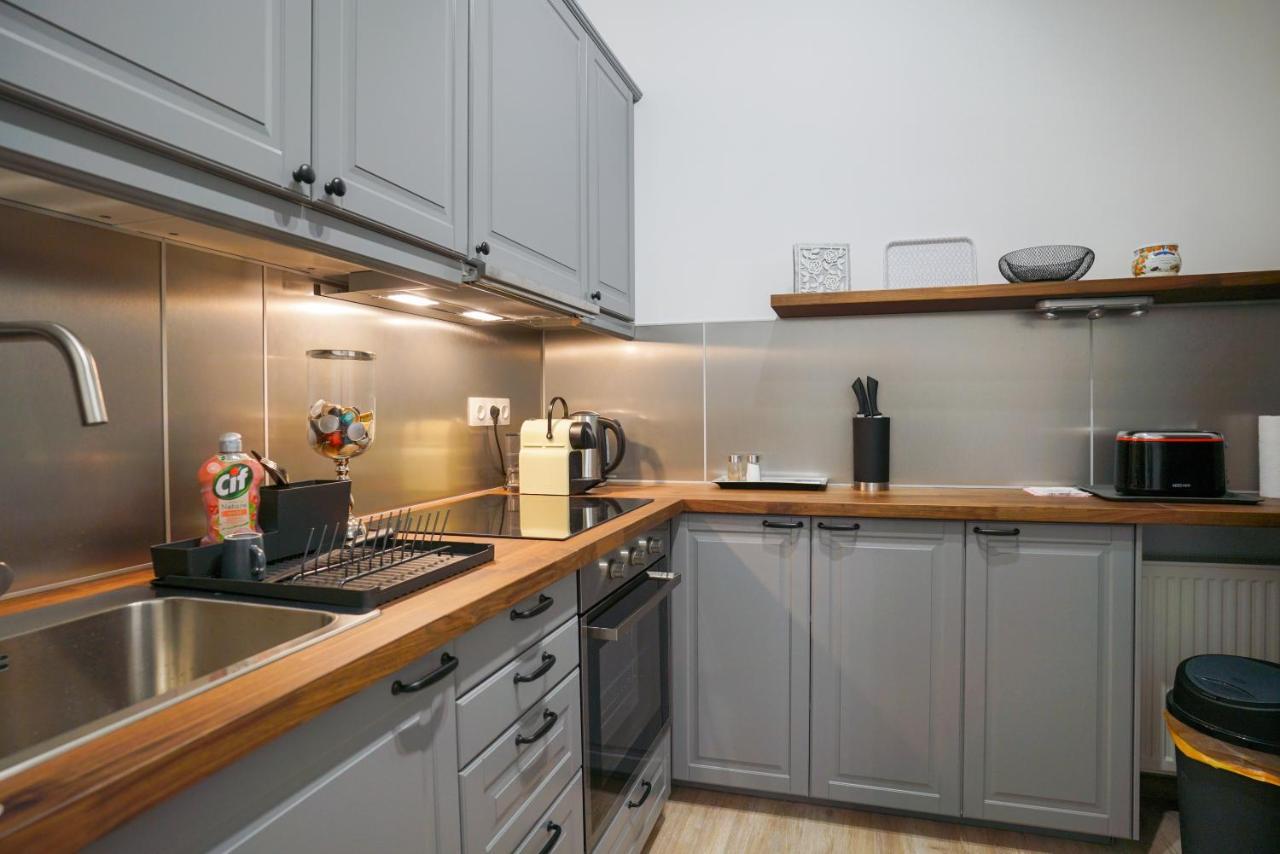 Koffer Apartman Eger Buitenkant foto