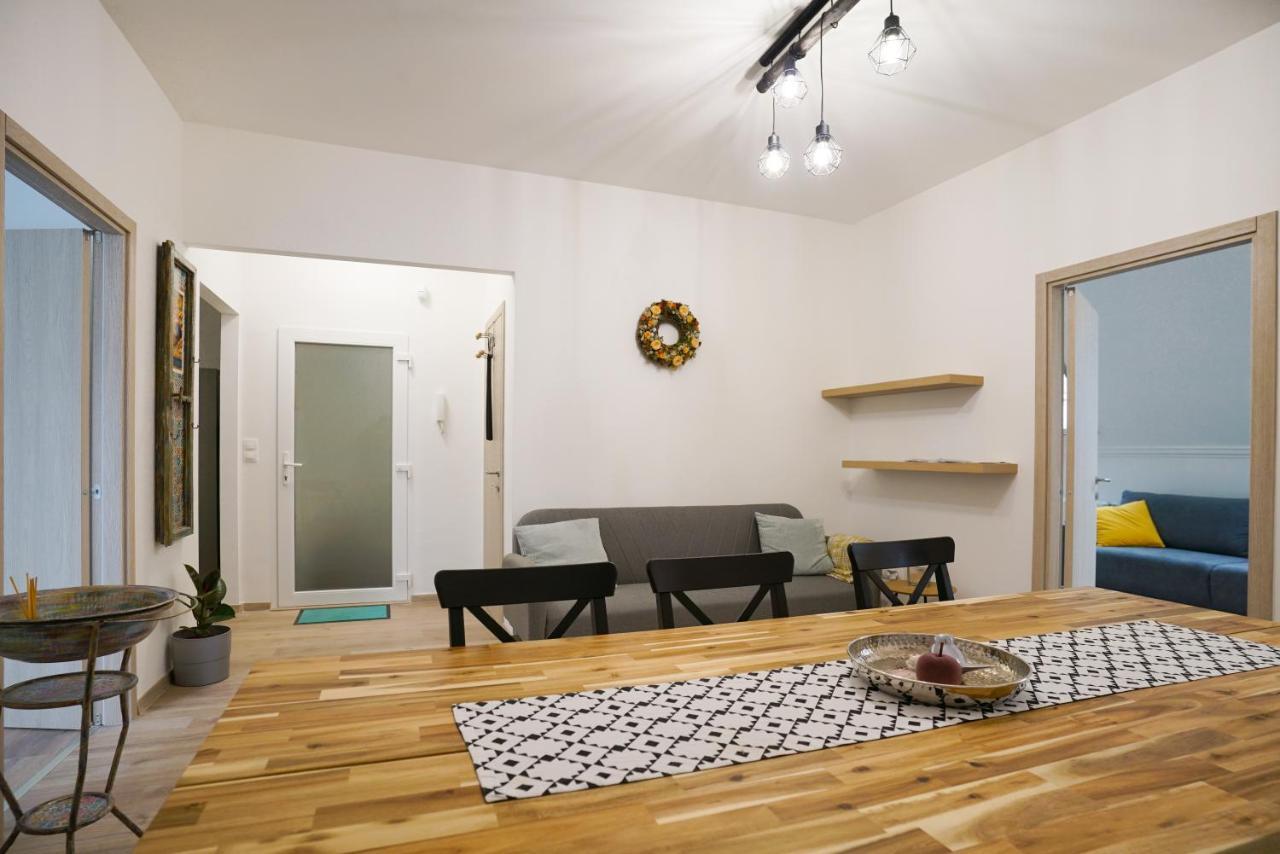 Koffer Apartman Eger Buitenkant foto